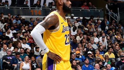 开云体育在线-湖人为何遭遇三连败？詹皇以赛代练，小阵容显弊端